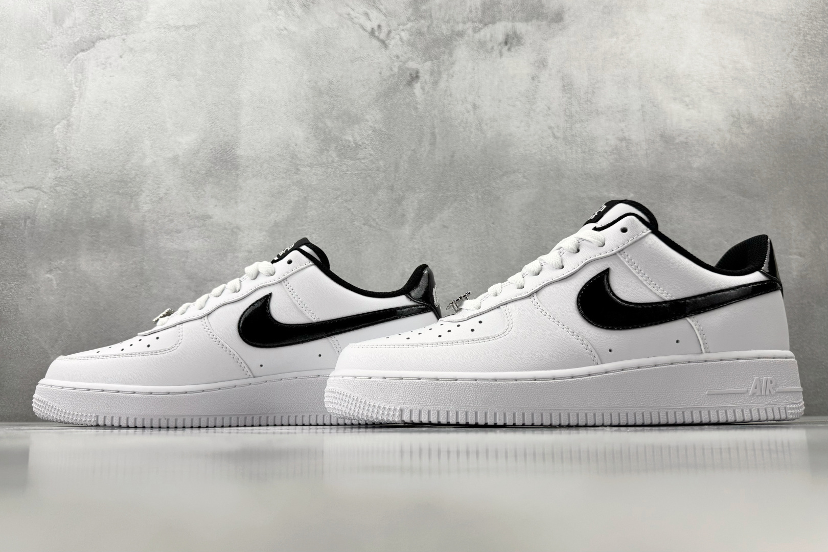 200 口碑之作 Nike Air Force 1 白黑色 HF2898-101