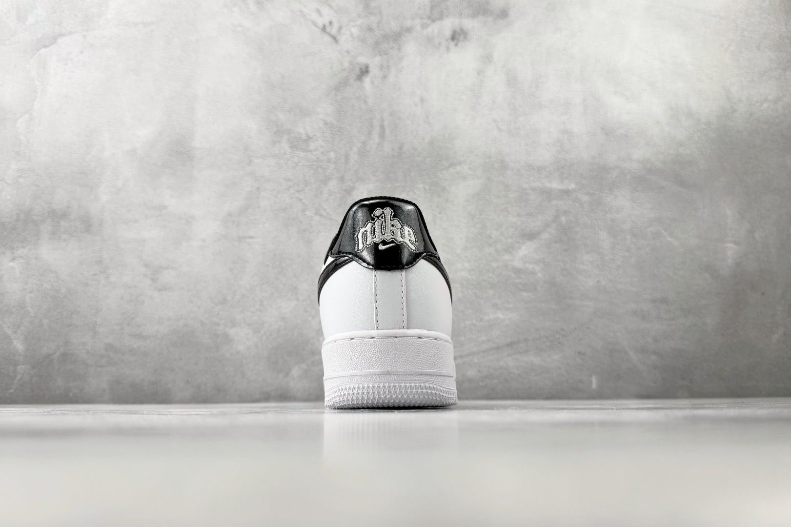 200 口碑之作 Nike Air Force 1 白黑色 HF2898-101