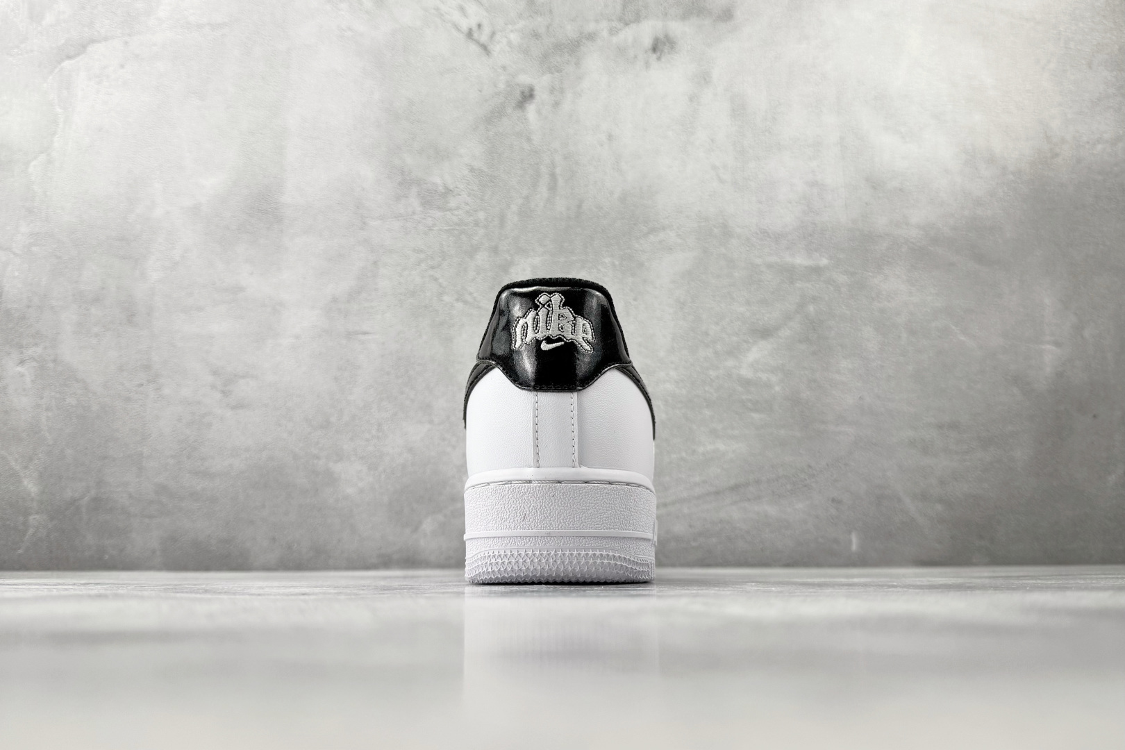 Nike Air Force 1 白黑色 HF2898-101-Top High Quatity Cheap Sneakers Fashion Clothing Clothes Bags handbags Shoes of all Brand wholesale With The best Quality And Beautiful Price from China Factory Chinese suppliers wholesaler seller Nike Air Force 1 白黑色 HF2898-101