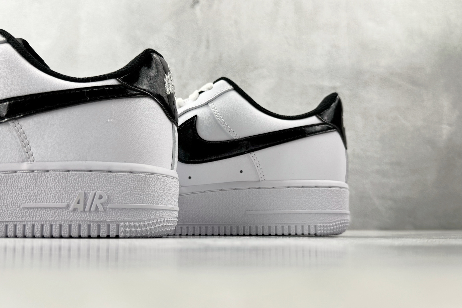 Nike Air Force 1 白黑色 HF2898-101-Top High Quatity Cheap Sneakers Fashion Clothing Clothes Bags handbags Shoes of all Brand wholesale With The best Quality And Beautiful Price from China Factory Chinese suppliers wholesaler seller Nike Air Force 1 白黑色 HF2898-101