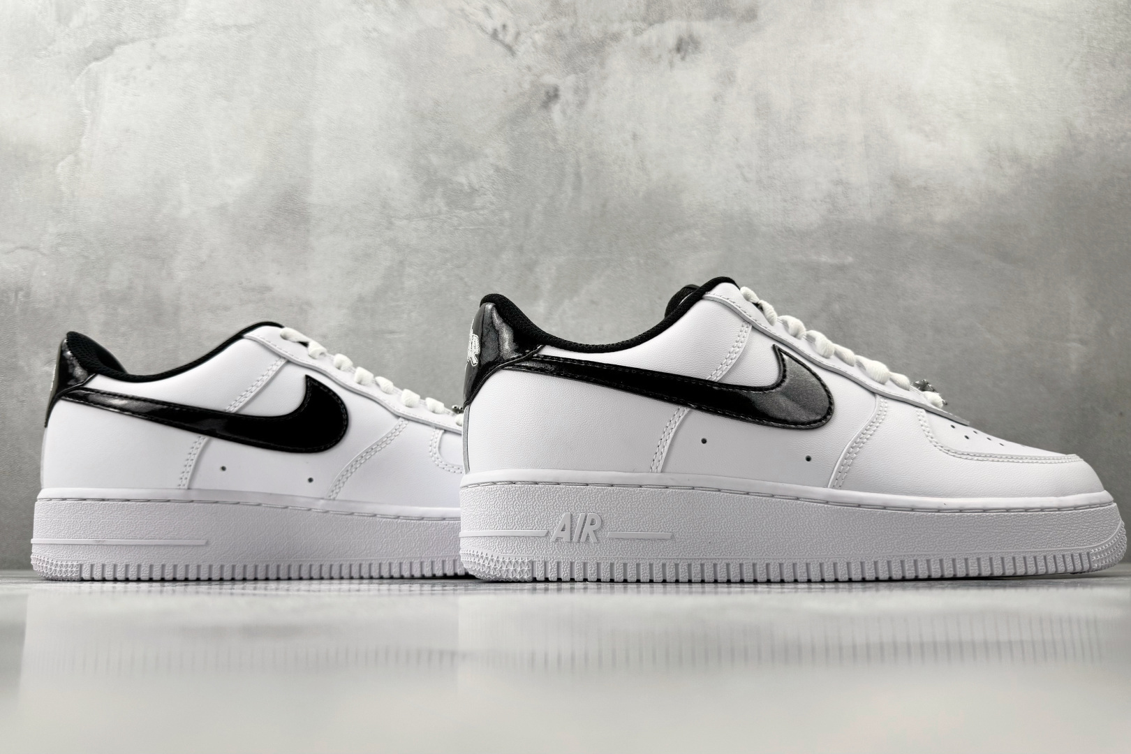 Nike Air Force 1 白黑色 HF2898-101-Top High Quatity Cheap Sneakers Fashion Clothing Clothes Bags handbags Shoes of all Brand wholesale With The best Quality And Beautiful Price from China Factory Chinese suppliers wholesaler seller Nike Air Force 1 白黑色 HF2898-101