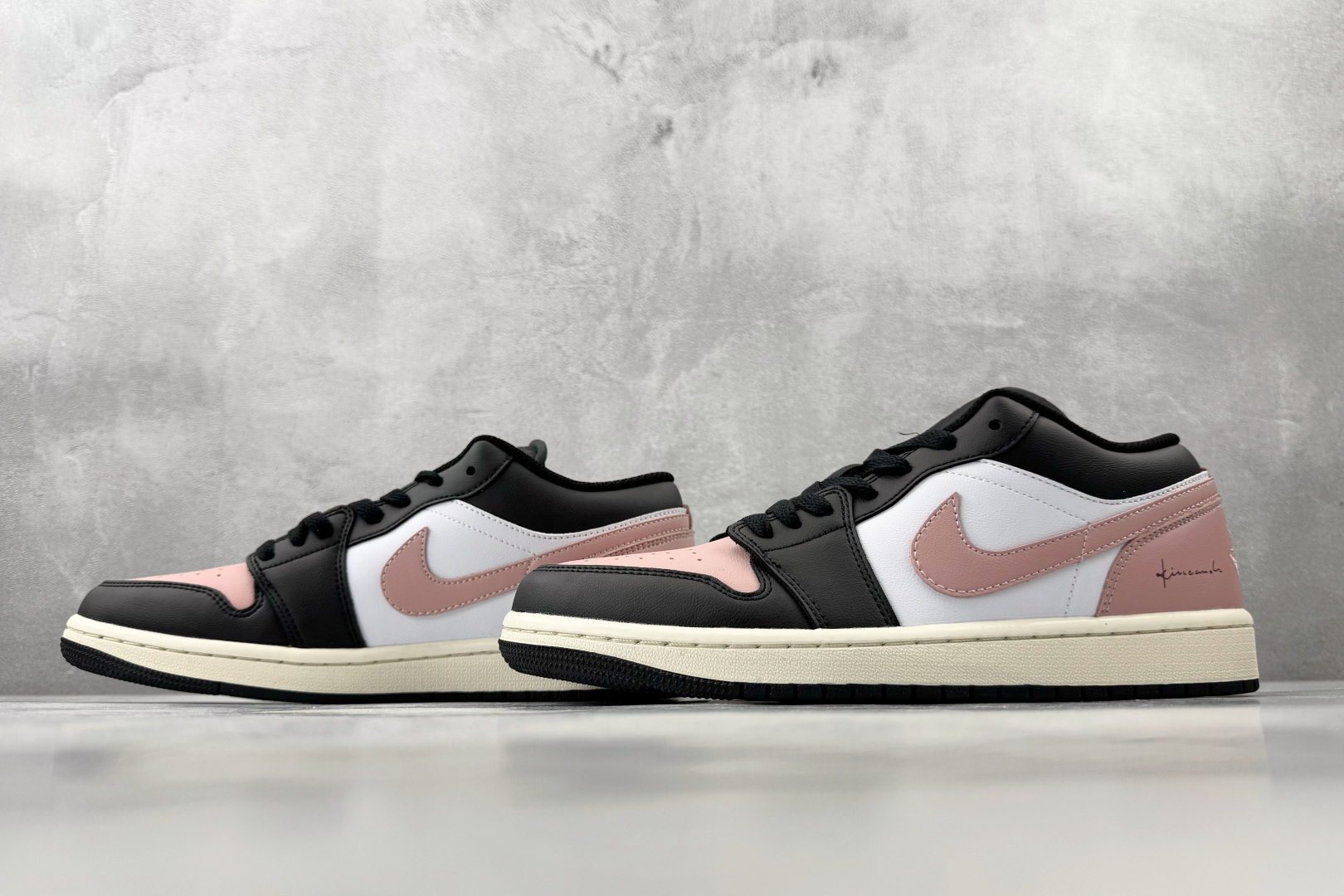 综合版 Jordan Air Jordan 1 黑粉 553560-081-Top High Quatity Cheap Sneakers Fashion Clothing Clothes Bags handbags Shoes of all Brand wholesale With The best Quality And Beautiful Price from China Factory Chinese suppliers wholesaler seller 综合版 Jordan Air Jordan 1 黑粉 553560-081