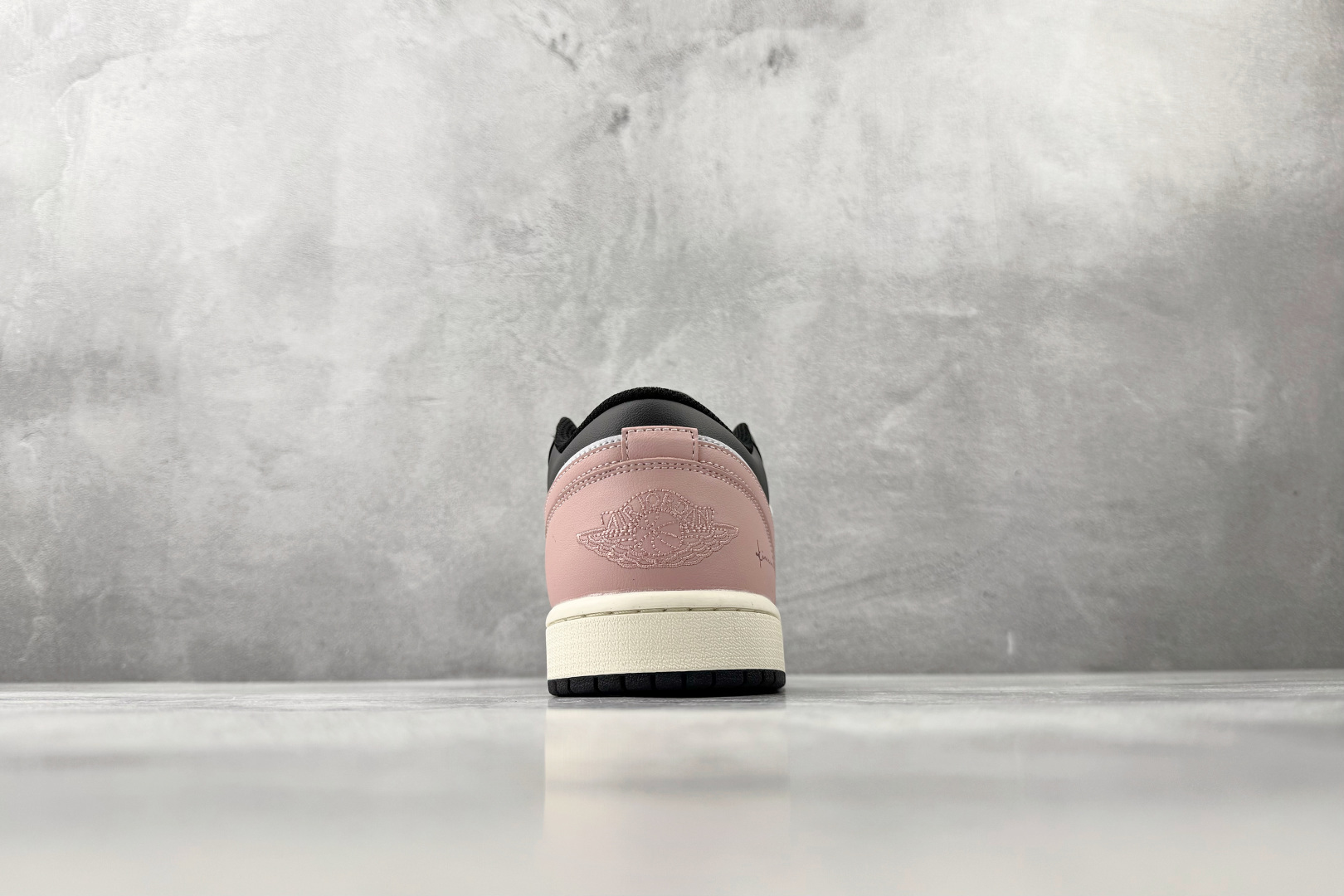 综合版 Jordan Air Jordan 1 黑粉 553560-081-Top High Quatity Cheap Sneakers Fashion Clothing Clothes Bags handbags Shoes of all Brand wholesale With The best Quality And Beautiful Price from China Factory Chinese suppliers wholesaler seller 综合版 Jordan Air Jordan 1 黑粉 553560-081