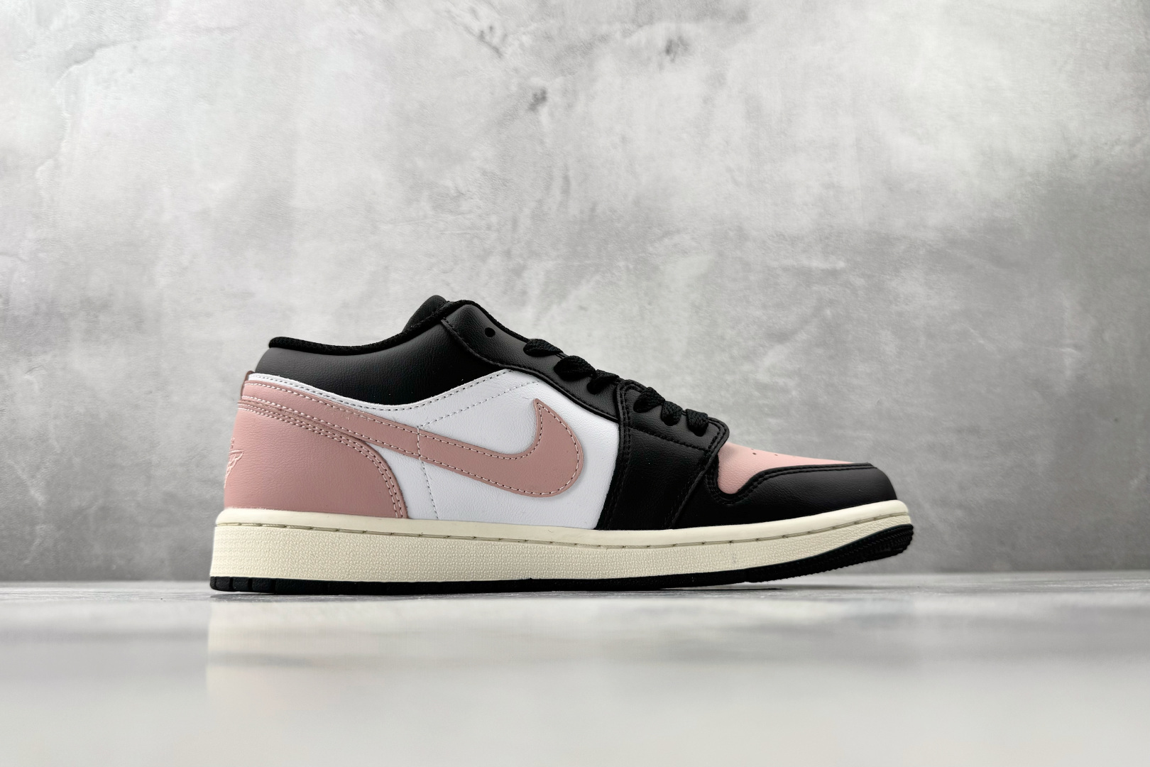 综合版 Jordan Air Jordan 1 黑粉 553560-081-Top High Quatity Cheap Sneakers Fashion Clothing Clothes Bags handbags Shoes of all Brand wholesale With The best Quality And Beautiful Price from China Factory Chinese suppliers wholesaler seller 综合版 Jordan Air Jordan 1 黑粉 553560-081
