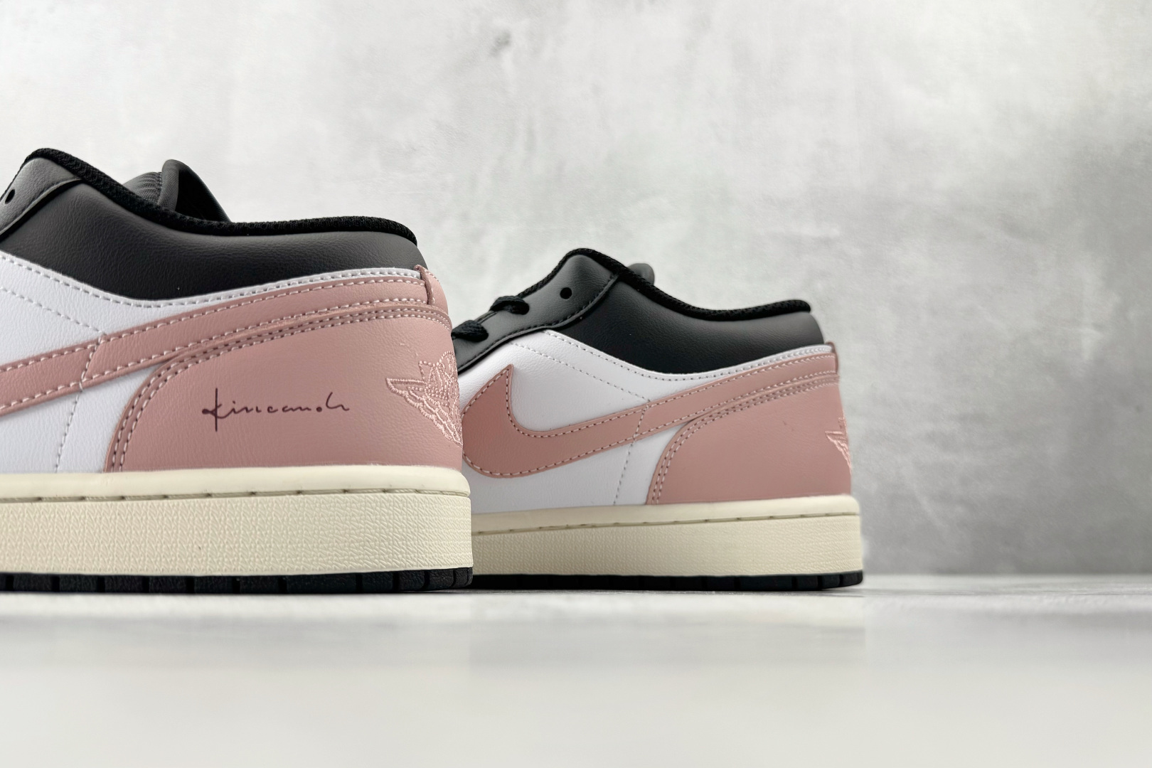 综合版 Jordan Air Jordan 1 黑粉 553560-081-Top High Quatity Cheap Sneakers Fashion Clothing Clothes Bags handbags Shoes of all Brand wholesale With The best Quality And Beautiful Price from China Factory Chinese suppliers wholesaler seller 综合版 Jordan Air Jordan 1 黑粉 553560-081