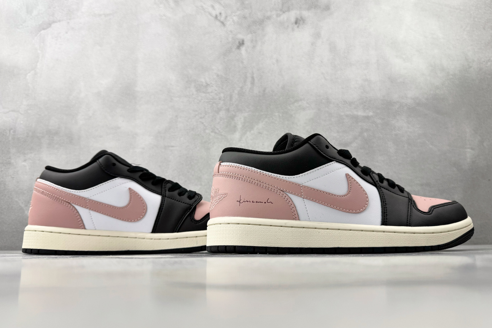 综合版 Jordan Air Jordan 1 黑粉 553560-081-Top High Quatity Cheap Sneakers Fashion Clothing Clothes Bags handbags Shoes of all Brand wholesale With The best Quality And Beautiful Price from China Factory Chinese suppliers wholesaler seller 综合版 Jordan Air Jordan 1 黑粉 553560-081