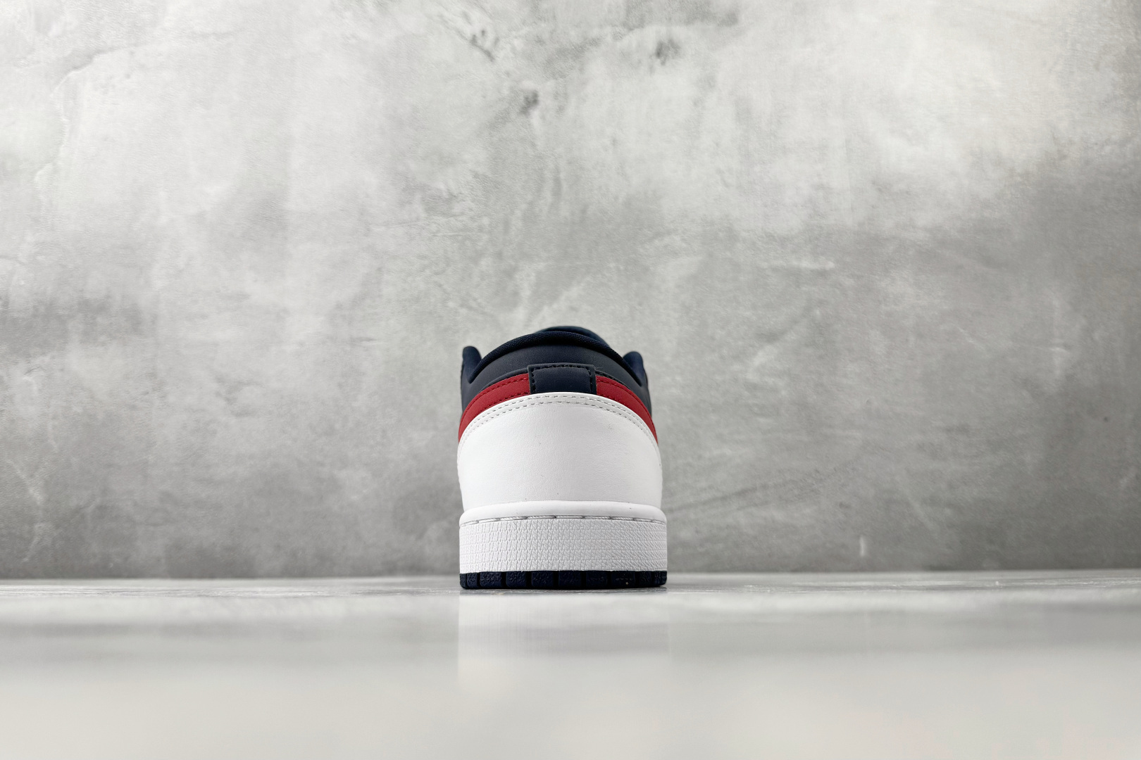 平台爆款 Jordan Air Jordan 1 low 爱国者 蓝红 CZ8454-400-Top High Quatity Cheap Sneakers Fashion Clothing Clothes Bags handbags Shoes of all Brand wholesale With The best Quality And Beautiful Price from China Factory Chinese suppliers wholesaler seller 平台爆款 Jordan Air Jordan 1 low 爱国者 蓝红 CZ8454-400