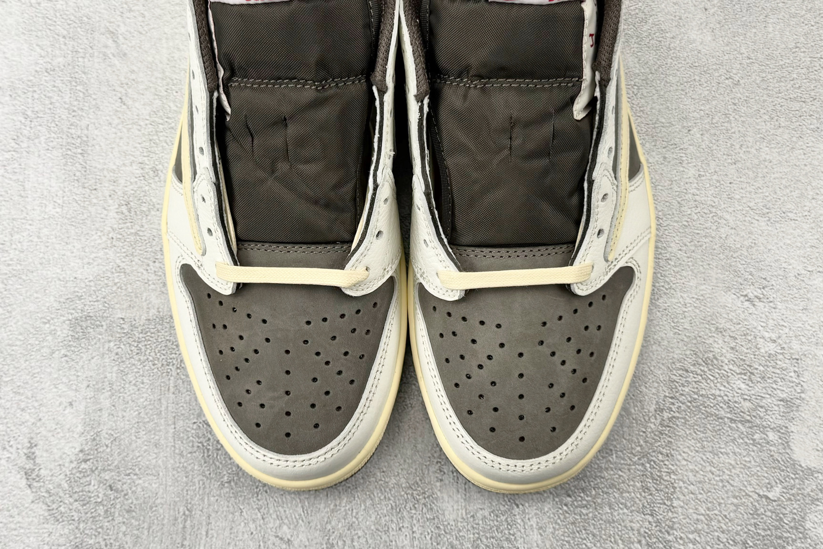 DG2.0 纯原品质   Jordan  × Travis Scott Air Jordan 1 白棕色