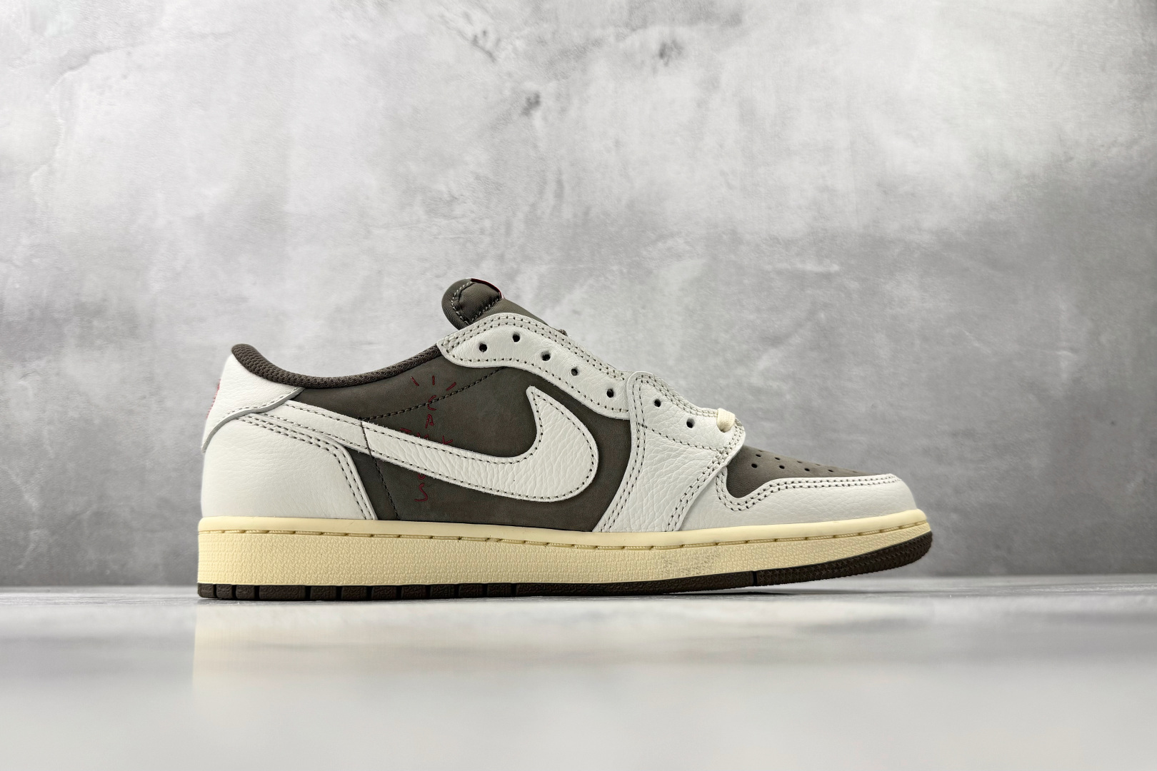 DG2.0 纯原品质   Jordan  × Travis Scott Air Jordan 1 白棕色