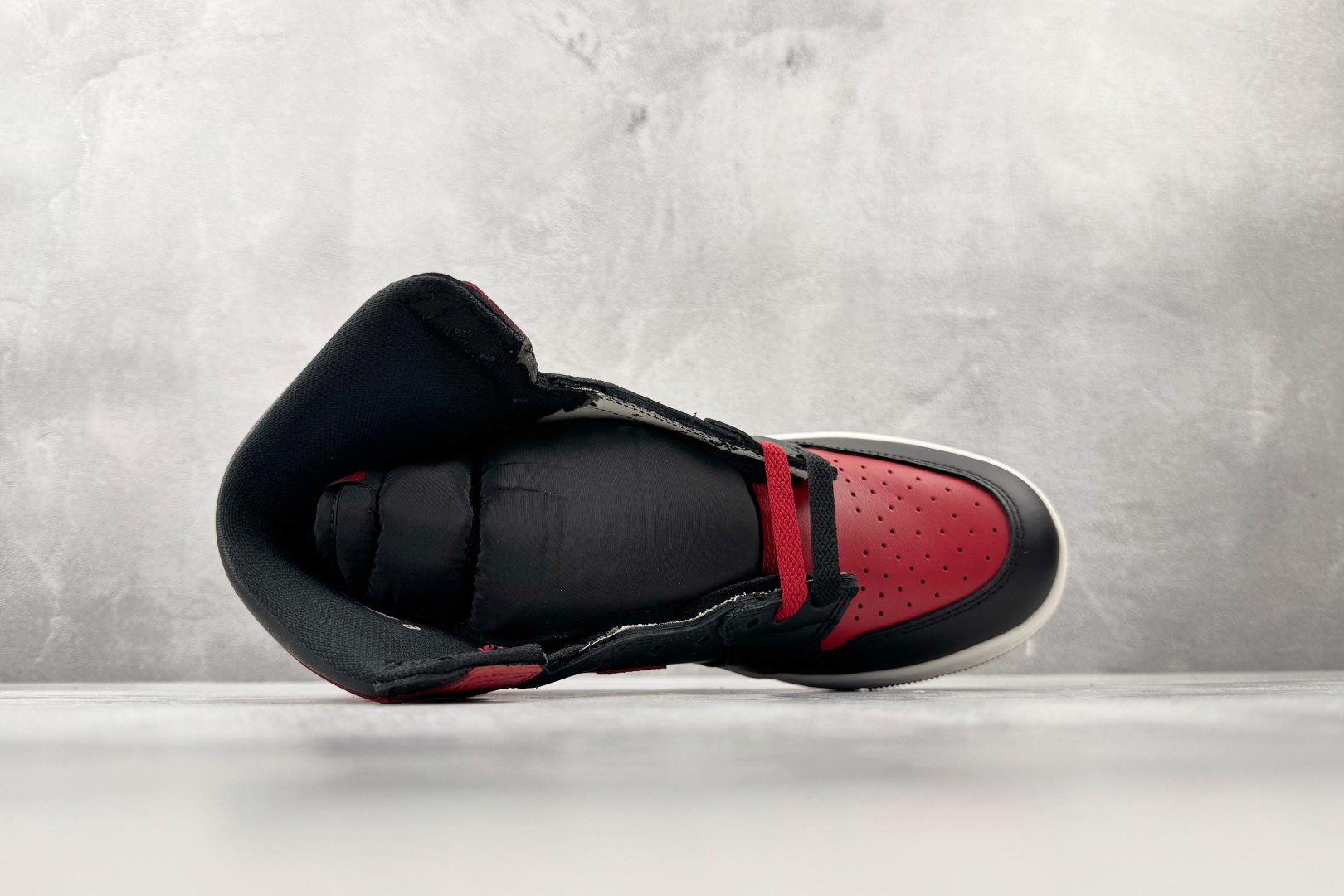 纯原品质 Jordan Air Jordan 1 Retro Bred Banned 禁穿 黑红 555088-001-Top High Quatity Cheap Sneakers Fashion Clothing Clothes Bags handbags Shoes of all Brand wholesale With The best Quality And Beautiful Price from China Factory Chinese suppliers wholesaler seller 纯原品质 Jordan Air Jordan 1 Retro Bred Banned 禁穿 黑红 555088-001