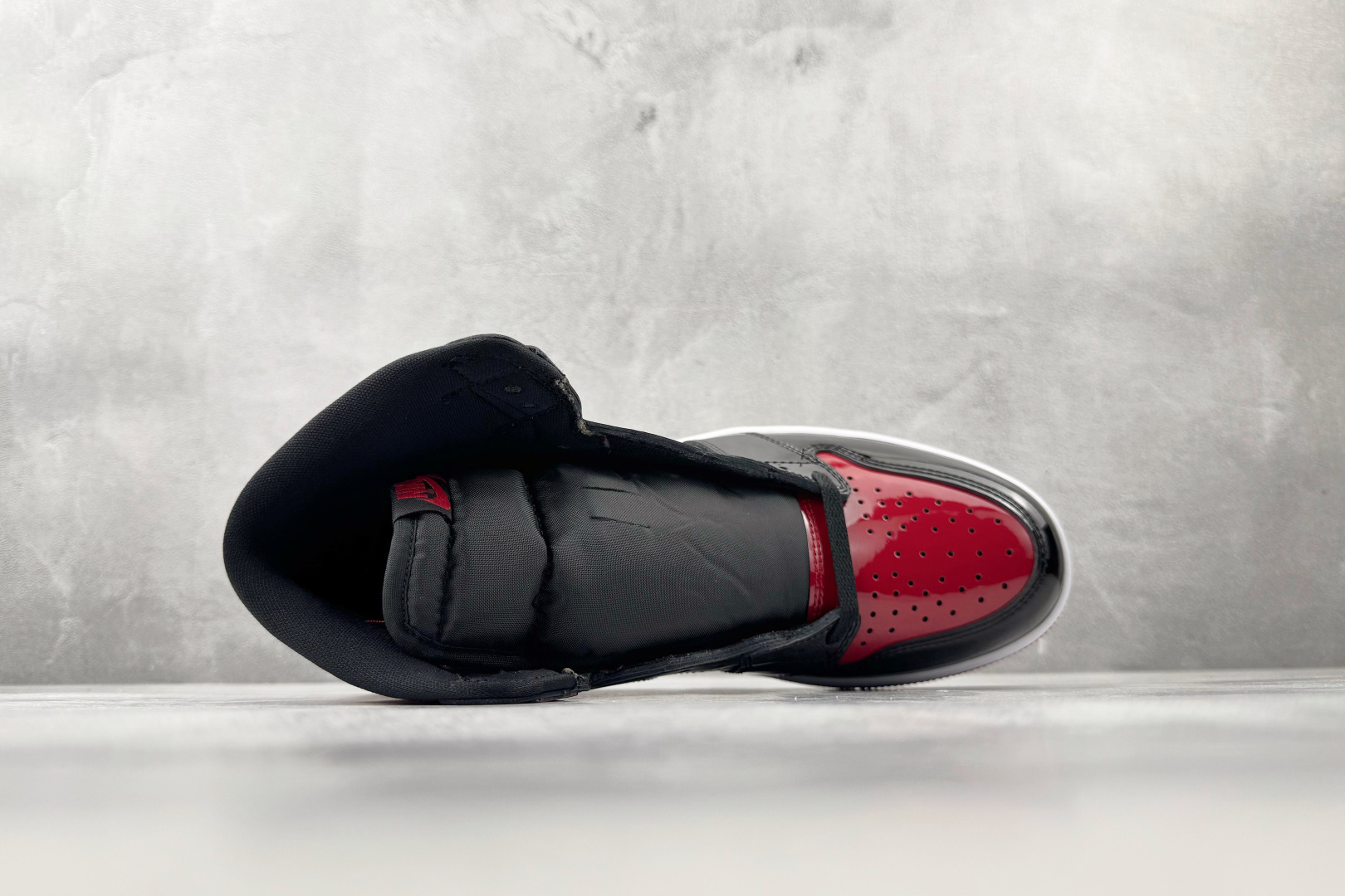 纯原品质 Jordan Air Jordan 1 retro high patent bred 禁穿 黑红 555088-063-Top High Quatity Cheap Sneakers Fashion Clothing Clothes Bags handbags Shoes of all Brand wholesale With The best Quality And Beautiful Price from China Factory Chinese suppliers wholesaler seller 纯原品质 Jordan Air Jordan 1 retro high patent bred 禁穿 黑红 555088-063