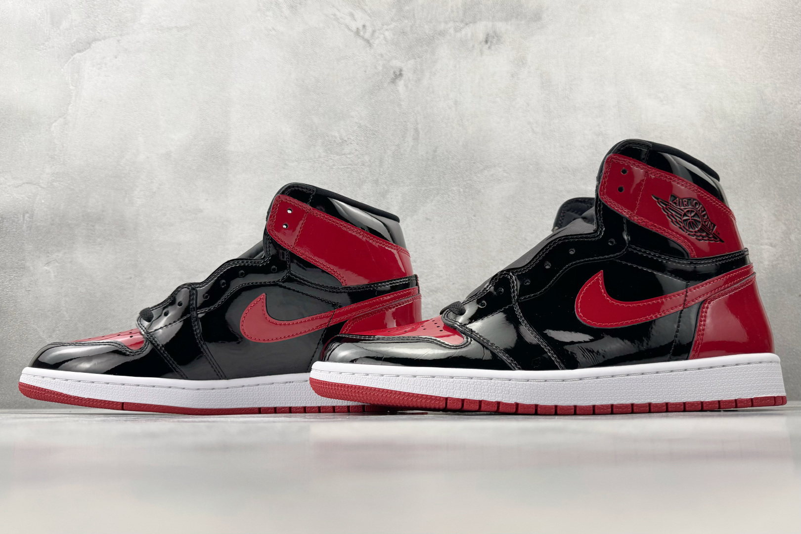 纯原品质 Jordan Air Jordan 1 retro high patent bred 禁穿 黑红 555088-063-Top High Quatity Cheap Sneakers Fashion Clothing Clothes Bags handbags Shoes of all Brand wholesale With The best Quality And Beautiful Price from China Factory Chinese suppliers wholesaler seller 纯原品质 Jordan Air Jordan 1 retro high patent bred 禁穿 黑红 555088-063