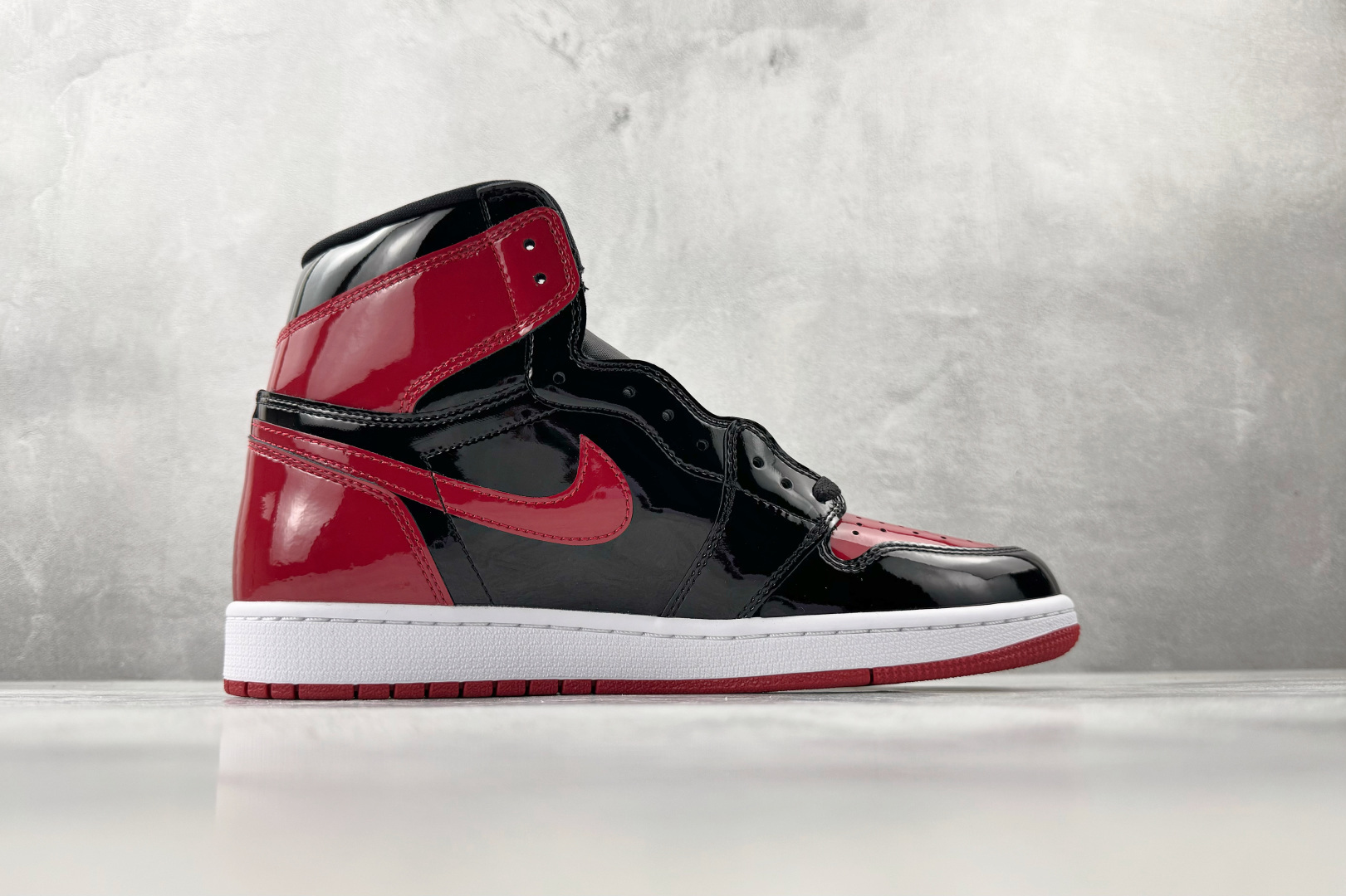纯原品质 Jordan Air Jordan 1 retro high patent bred 禁穿 黑红 555088-063-Top High Quatity Cheap Sneakers Fashion Clothing Clothes Bags handbags Shoes of all Brand wholesale With The best Quality And Beautiful Price from China Factory Chinese suppliers wholesaler seller 纯原品质 Jordan Air Jordan 1 retro high patent bred 禁穿 黑红 555088-063