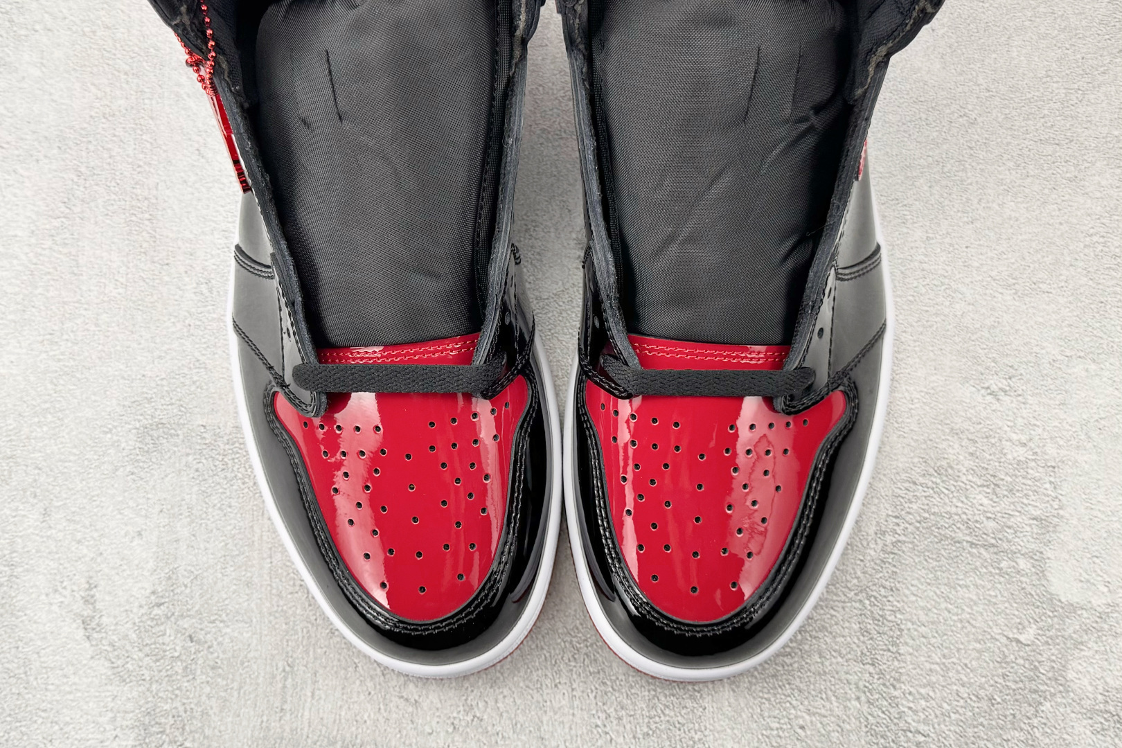纯原品质 Jordan Air Jordan 1 retro high patent bred 禁穿 黑红 555088-063-Top High Quatity Cheap Sneakers Fashion Clothing Clothes Bags handbags Shoes of all Brand wholesale With The best Quality And Beautiful Price from China Factory Chinese suppliers wholesaler seller 纯原品质 Jordan Air Jordan 1 retro high patent bred 禁穿 黑红 555088-063