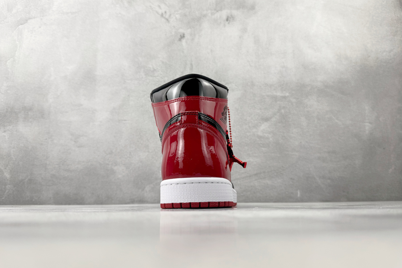 纯原品质 Jordan Air Jordan 1 retro high patent bred 禁穿 黑红 555088-063-Top High Quatity Cheap Sneakers Fashion Clothing Clothes Bags handbags Shoes of all Brand wholesale With The best Quality And Beautiful Price from China Factory Chinese suppliers wholesaler seller 纯原品质 Jordan Air Jordan 1 retro high patent bred 禁穿 黑红 555088-063