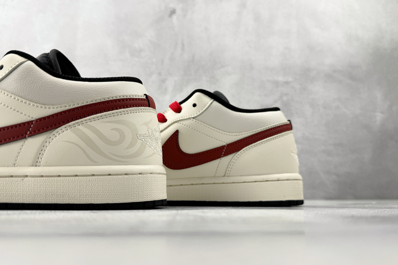 综合版 定制球鞋 Jordan Air Jordan 1 墨印朱鞍 米红 553558-081-Top High Quatity Cheap Sneakers Fashion Clothing Clothes Bags handbags Shoes of all Brand wholesale With The best Quality And Beautiful Price from China Factory Chinese suppliers wholesaler seller 综合版 定制球鞋 Jordan Air Jordan 1 墨印朱鞍 米红 553558-081