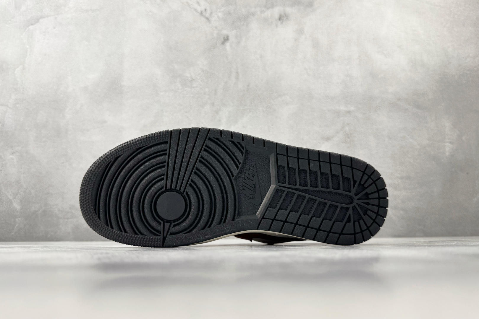 综合版 定制球鞋 Jordan Air Jordan 1 墨印朱鞍 米红 553558-081-Top High Quatity Cheap Sneakers Fashion Clothing Clothes Bags handbags Shoes of all Brand wholesale With The best Quality And Beautiful Price from China Factory Chinese suppliers wholesaler seller 综合版 定制球鞋 Jordan Air Jordan 1 墨印朱鞍 米红 553558-081