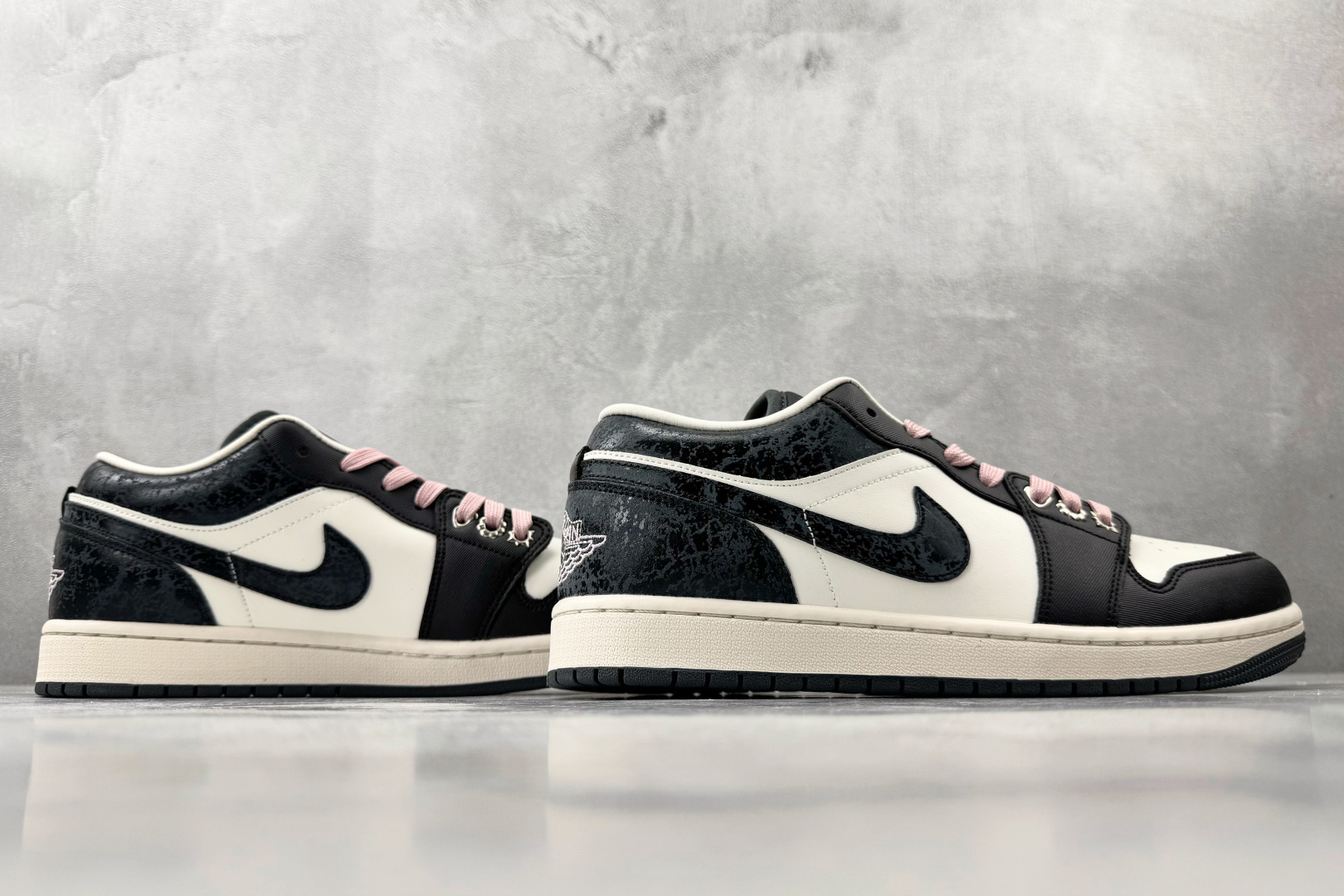 综合版 Jordan Air Jordan 1 SE Iced Carmine 炭黑 II0595-001-Top High Quatity Cheap Sneakers Fashion Clothing Clothes Bags handbags Shoes of all Brand wholesale With The best Quality And Beautiful Price from China Factory Chinese suppliers wholesaler seller 综合版 Jordan Air Jordan 1 SE Iced Carmine 炭黑 II0595-001