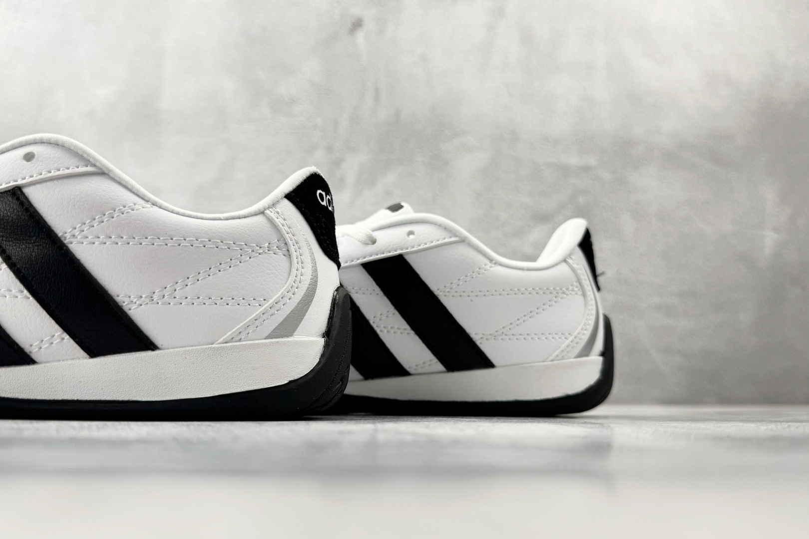 170 出口订单 adidas Trainers Adipista 白色 HQ9160