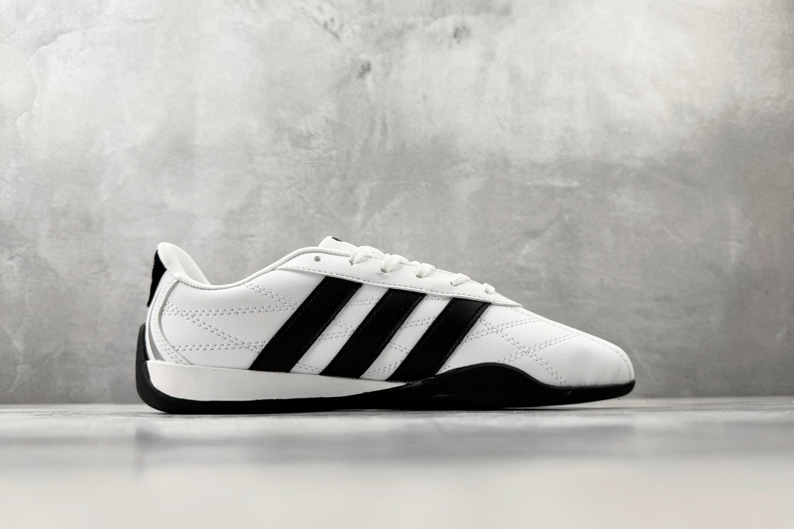 170 出口订单 adidas Trainers Adipista 白色 HQ9160