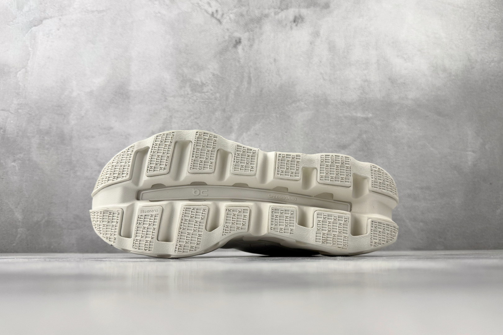 200 On × KITH K-Tech 1米白 3MG1077