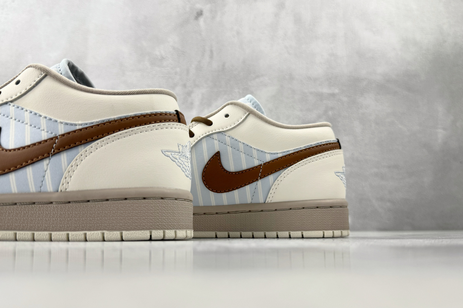 综合版 Jordan Air Jordan 1 ”条纹西装”白蓝 IR7553-422-Top High Quatity Cheap Sneakers Fashion Clothing Clothes Bags handbags Shoes of all Brand wholesale With The best Quality And Beautiful Price from China Factory Chinese suppliers wholesaler seller 综合版 Jordan Air Jordan 1 ”条纹西装”白蓝 IR7553-422