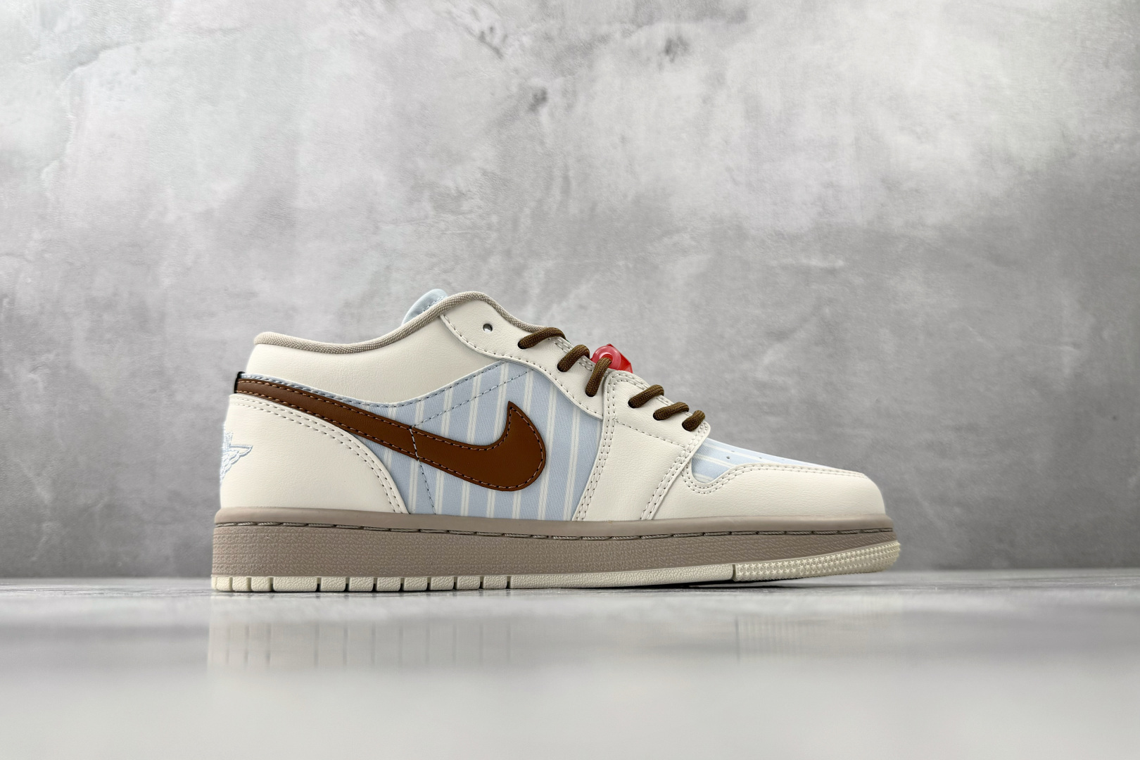 综合版 Jordan Air Jordan 1 ”条纹西装”白蓝 IR7553-422-Top High Quatity Cheap Sneakers Fashion Clothing Clothes Bags handbags Shoes of all Brand wholesale With The best Quality And Beautiful Price from China Factory Chinese suppliers wholesaler seller 综合版 Jordan Air Jordan 1 ”条纹西装”白蓝 IR7553-422