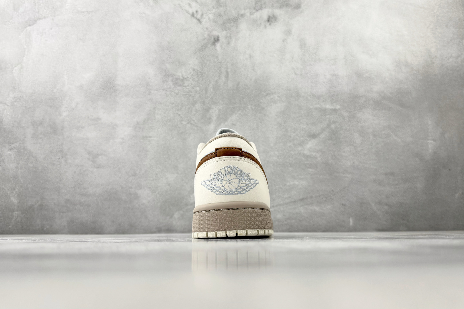综合版 Jordan Air Jordan 1 ”条纹西装”白蓝 IR7553-422-Top High Quatity Cheap Sneakers Fashion Clothing Clothes Bags handbags Shoes of all Brand wholesale With The best Quality And Beautiful Price from China Factory Chinese suppliers wholesaler seller 综合版 Jordan Air Jordan 1 ”条纹西装”白蓝 IR7553-422