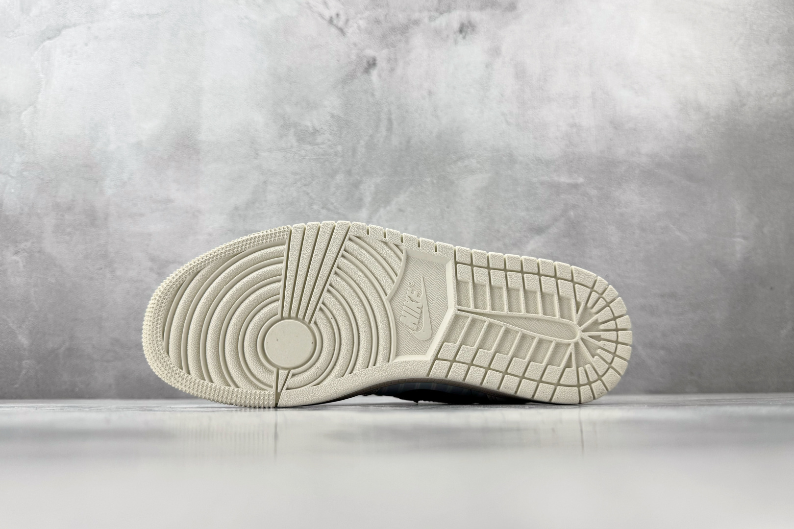 综合版 Jordan Air Jordan 1 ”条纹西装”白蓝 IR7553-422-Top High Quatity Cheap Sneakers Fashion Clothing Clothes Bags handbags Shoes of all Brand wholesale With The best Quality And Beautiful Price from China Factory Chinese suppliers wholesaler seller 综合版 Jordan Air Jordan 1 ”条纹西装”白蓝 IR7553-422
