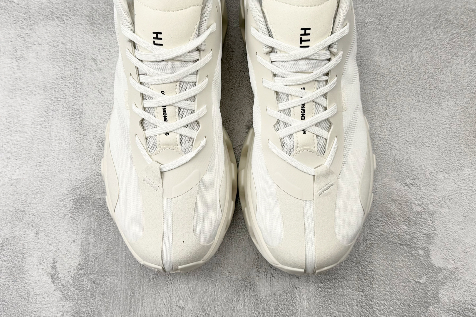 200 On × KITH K-Tech 1米白 3MG1077