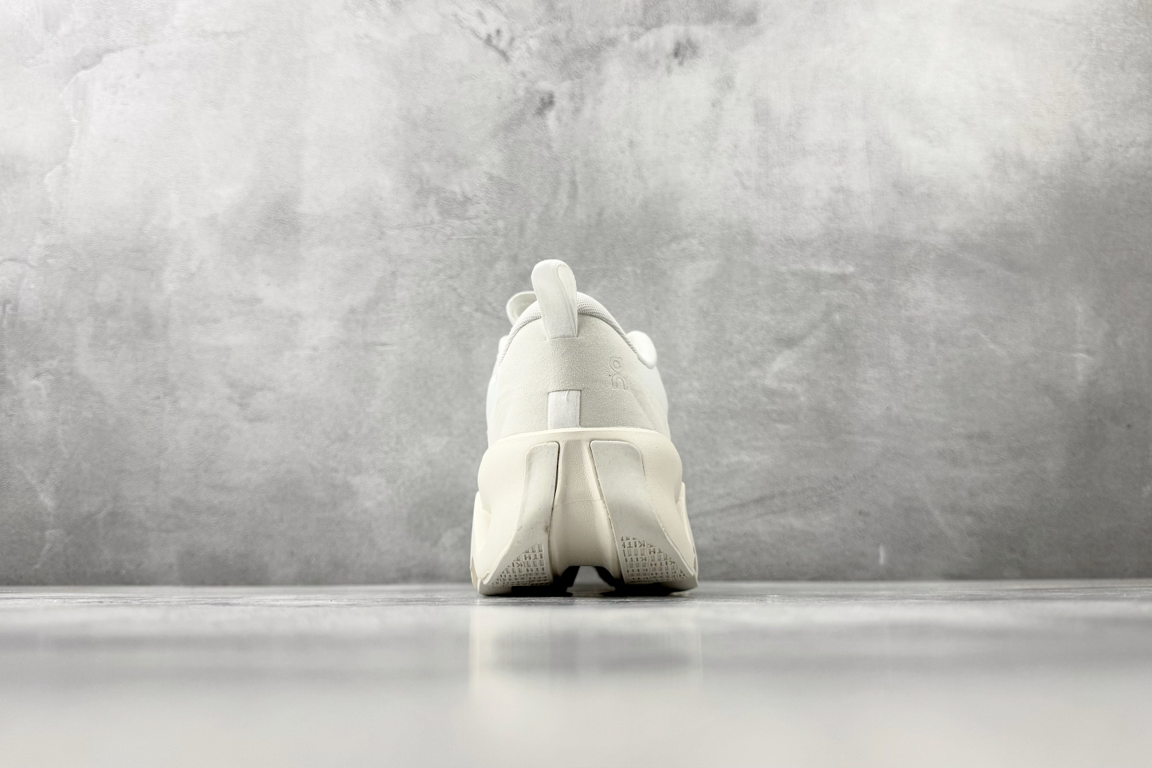 200 On × KITH K-Tech 1米白 3MG1077