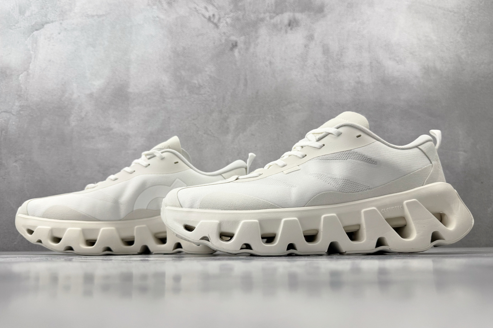 200 On × KITH K-Tech 1米白 3MG1077