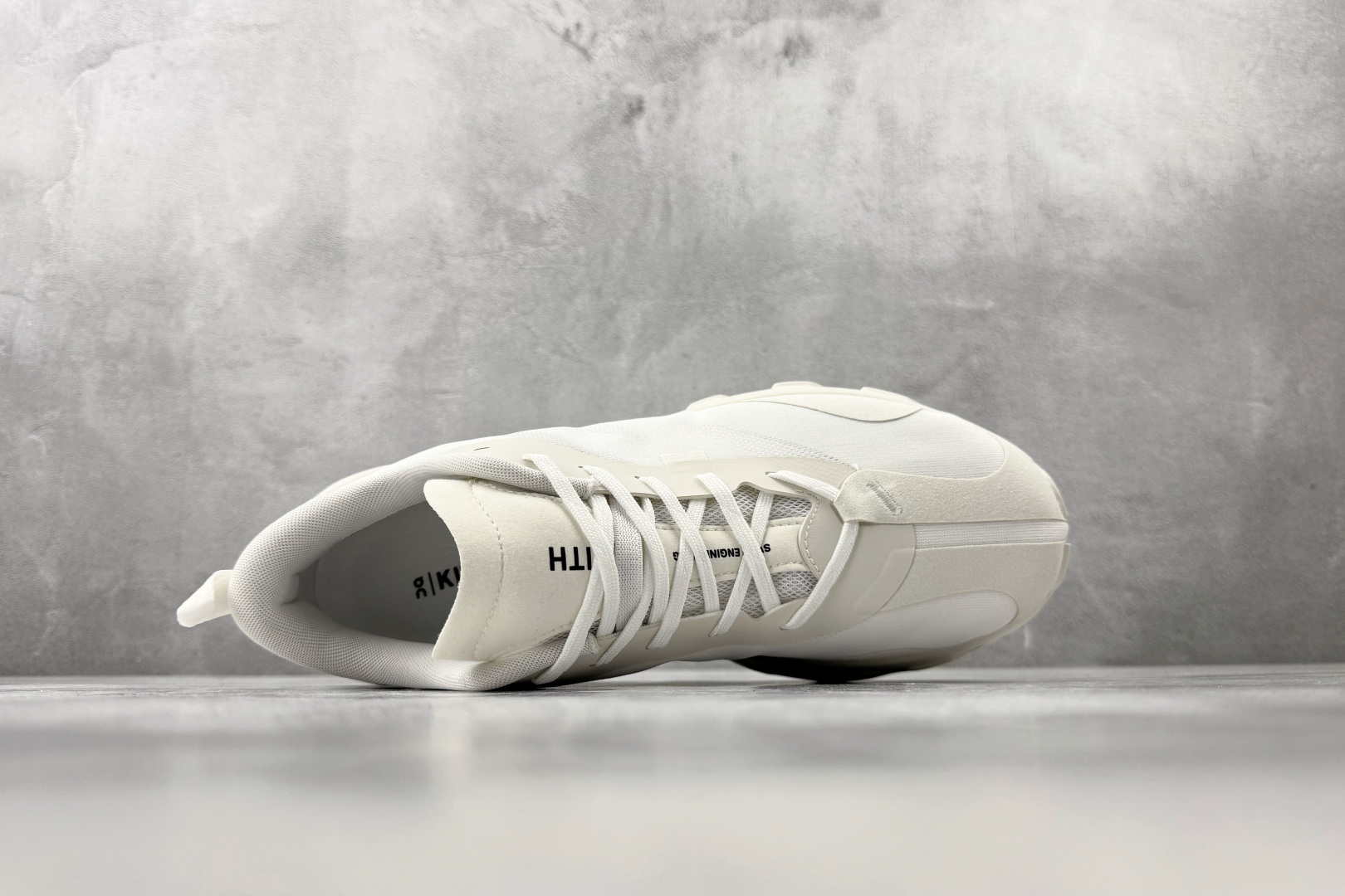200 On × KITH K-Tech 1米白 3MG1077