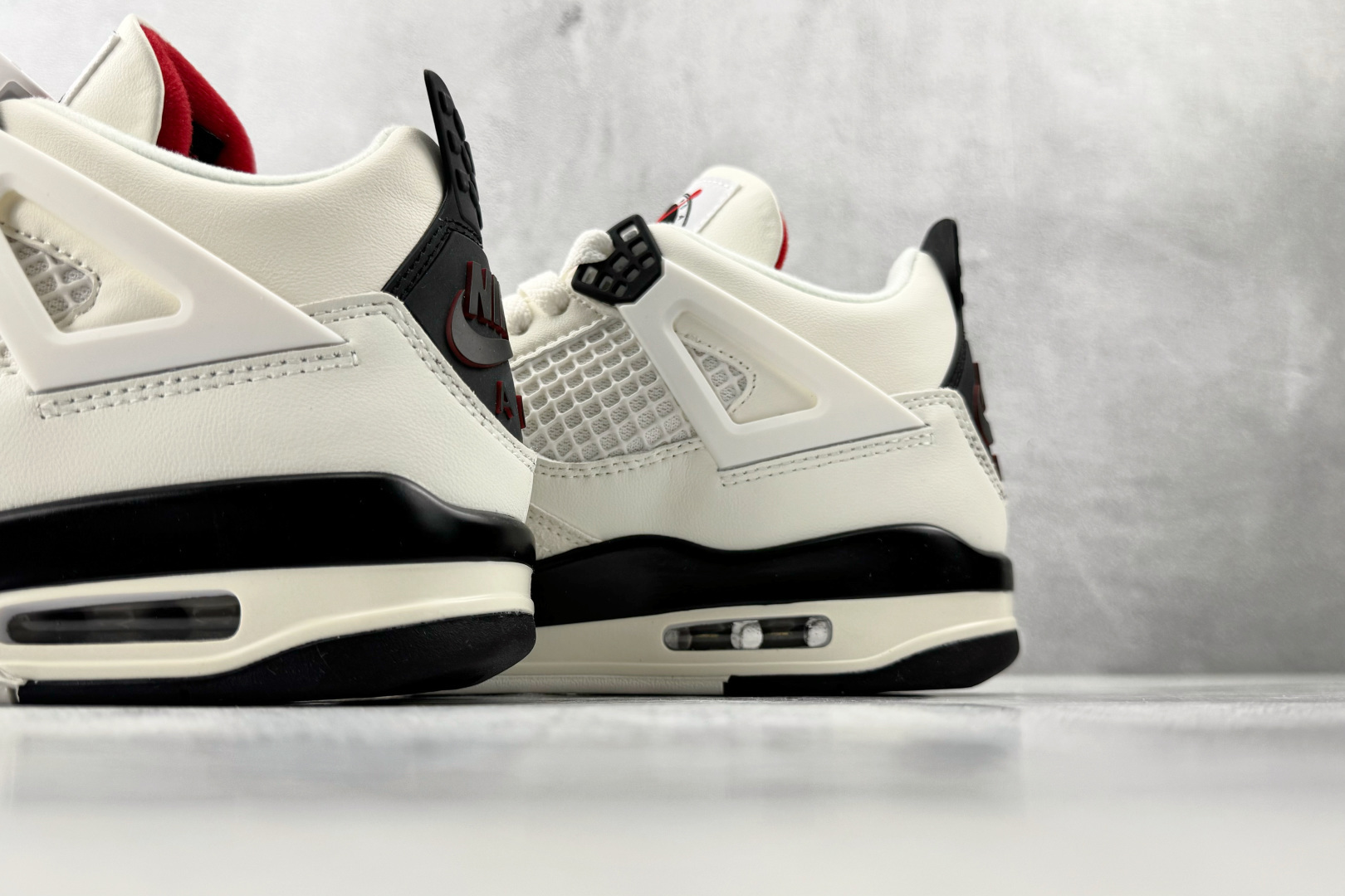 东南亚订单 Jordan Air Jordan 4 Retro ”Flight Club”白黑红 IM4002-100