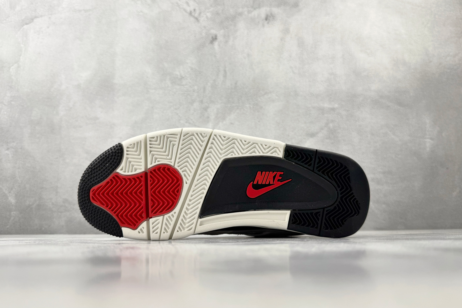 东南亚订单 Jordan Air Jordan 4 Retro ”Flight Club”白黑红 IM4002-100