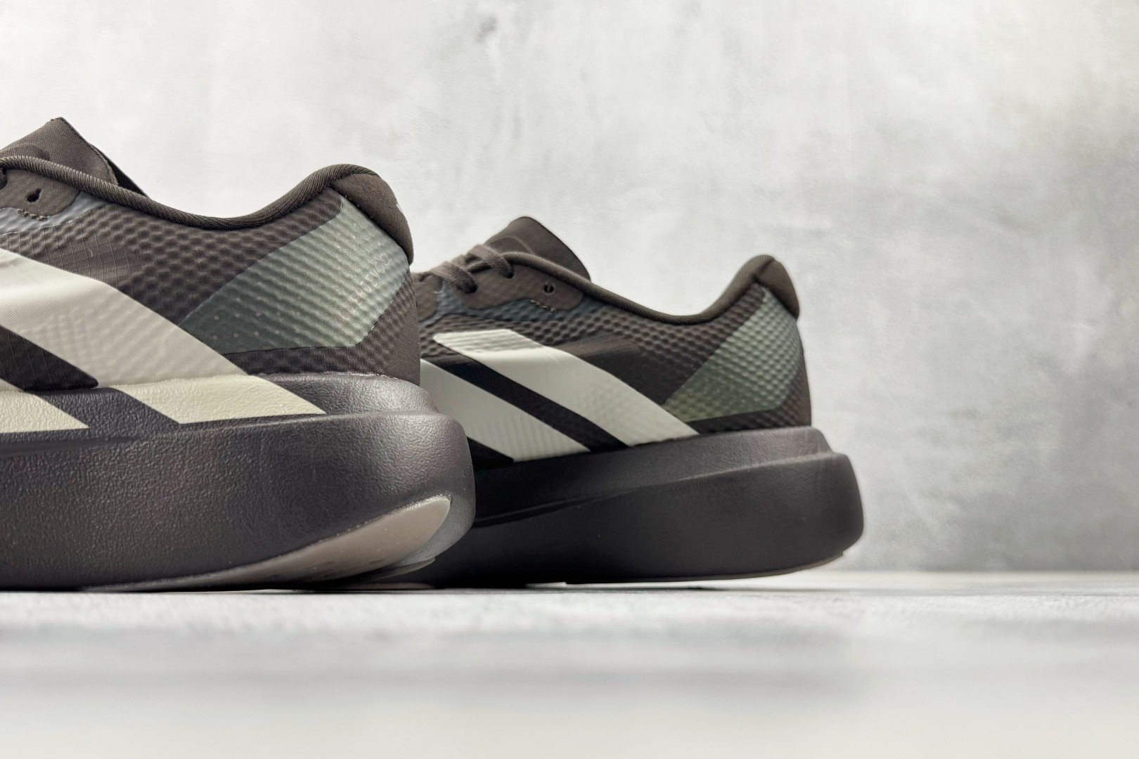 180 adidas Adizero Evo SL WOVEN 褐色 KJ2002
