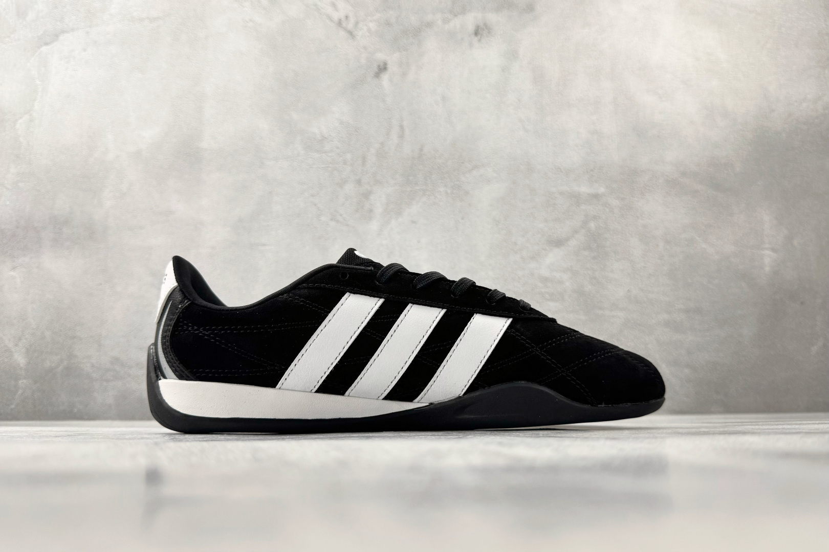 170 出口订单 adidas adipista trainers haussure ground pulse 黑色 KI1466-Chinese UA Cheap High Quatity Brand Clothes Bags handbags Sneakers wholesale wholesaler seller from China Factory suppliers Fashion Clothing Shoes best Quality Beautiful Price 170 出口订单 adidas adipista trainers haussure ground pulse 黑色 KI1466