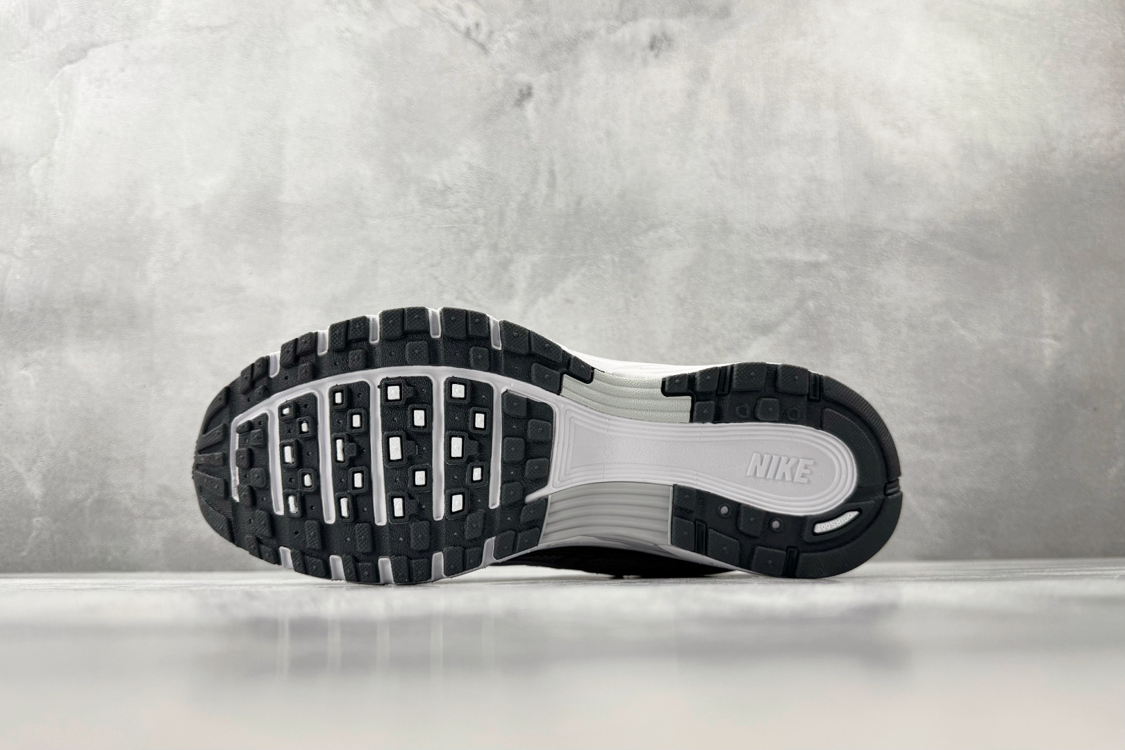 Nike P-6000 灰色 IO3496-001-Top High Quatity Cheap Sneakers Fashion Clothing Clothes Bags handbags Shoes of all Brand wholesale With The best Quality And Beautiful Price from China Factory Chinese suppliers wholesaler seller Nike P-6000 灰色 IO3496-001