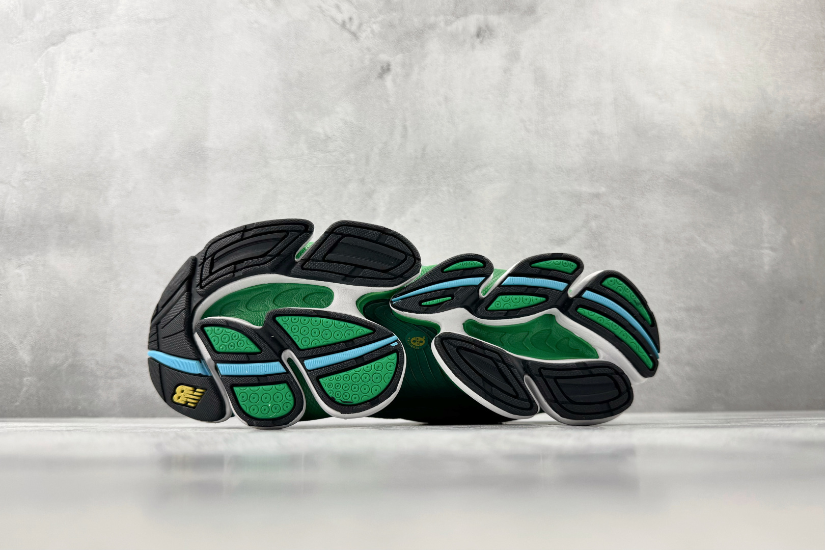 C 版 大厂出品 New Balance ABZORB 2000 绿色货号：U2000ME尺码：36 3
