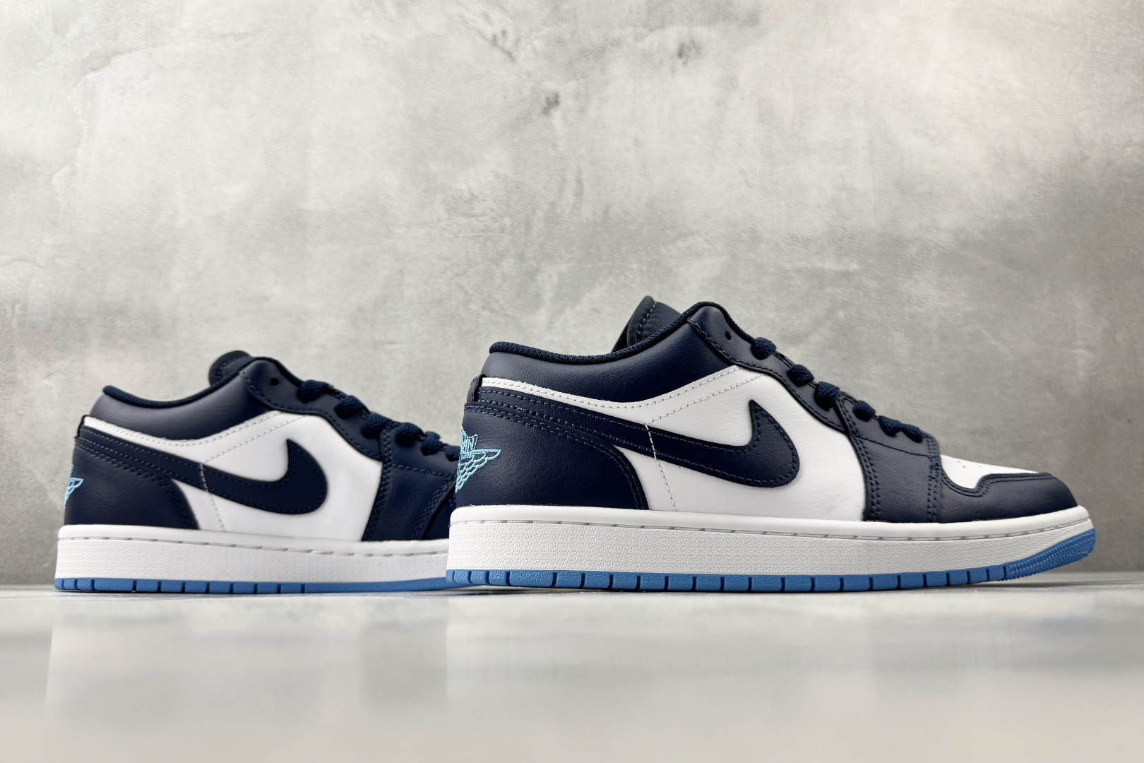 240 Jordan Air Jordan 1 蓝白 553558-404-Chinese UA Cheap High Quatity Brand Clothes Bags handbags Sneakers wholesale wholesaler seller from China Factory suppliers Fashion Clothing Shoes best Quality Beautiful Price 240 Jordan Air Jordan 1 蓝白 553558-404