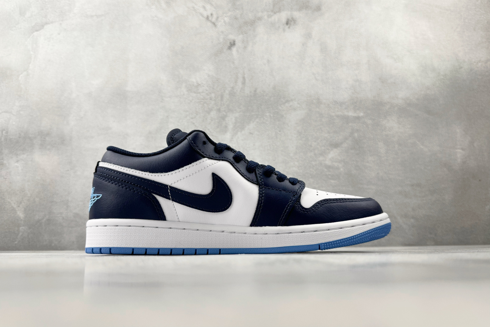 240 Jordan Air Jordan 1 蓝白 553558-404-Chinese UA Cheap High Quatity Brand Clothes Bags handbags Sneakers wholesale wholesaler seller from China Factory suppliers Fashion Clothing Shoes best Quality Beautiful Price 240 Jordan Air Jordan 1 蓝白 553558-404
