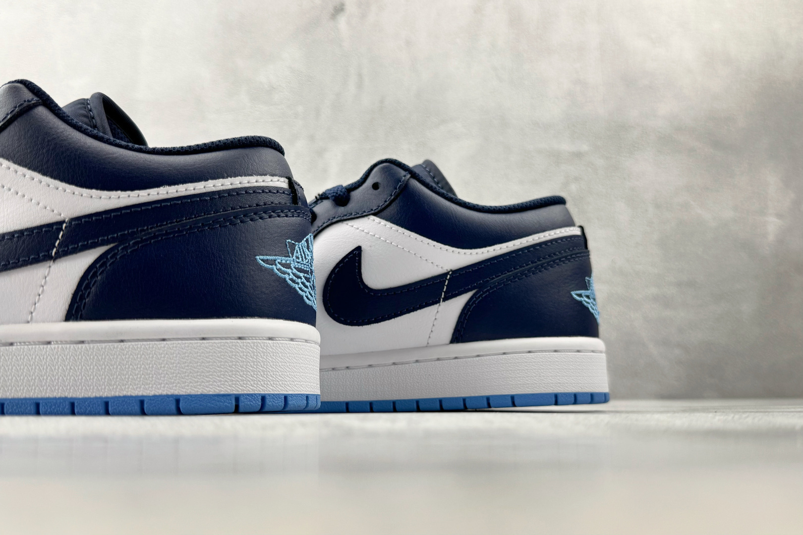 240 Jordan Air Jordan 1 蓝白 553558-404-Chinese UA Cheap High Quatity Brand Clothes Bags handbags Sneakers wholesale wholesaler seller from China Factory suppliers Fashion Clothing Shoes best Quality Beautiful Price 240 Jordan Air Jordan 1 蓝白 553558-404