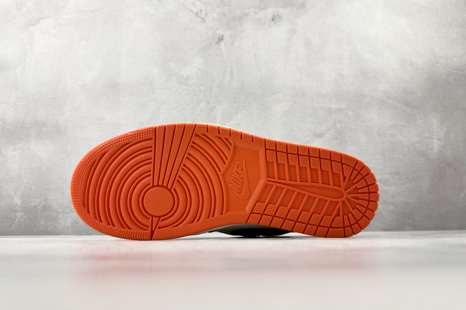 Jordan Air Jordan 1 Shattered Backboard扣碎 白黑橙 DZ5485-008
