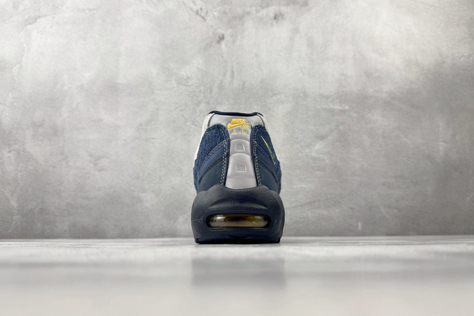 380 顶级完美复刻 Eric Koston x Nike Air Max 95 ”Obsidian and Speed Yellow” 蓝白 HQ8492-400