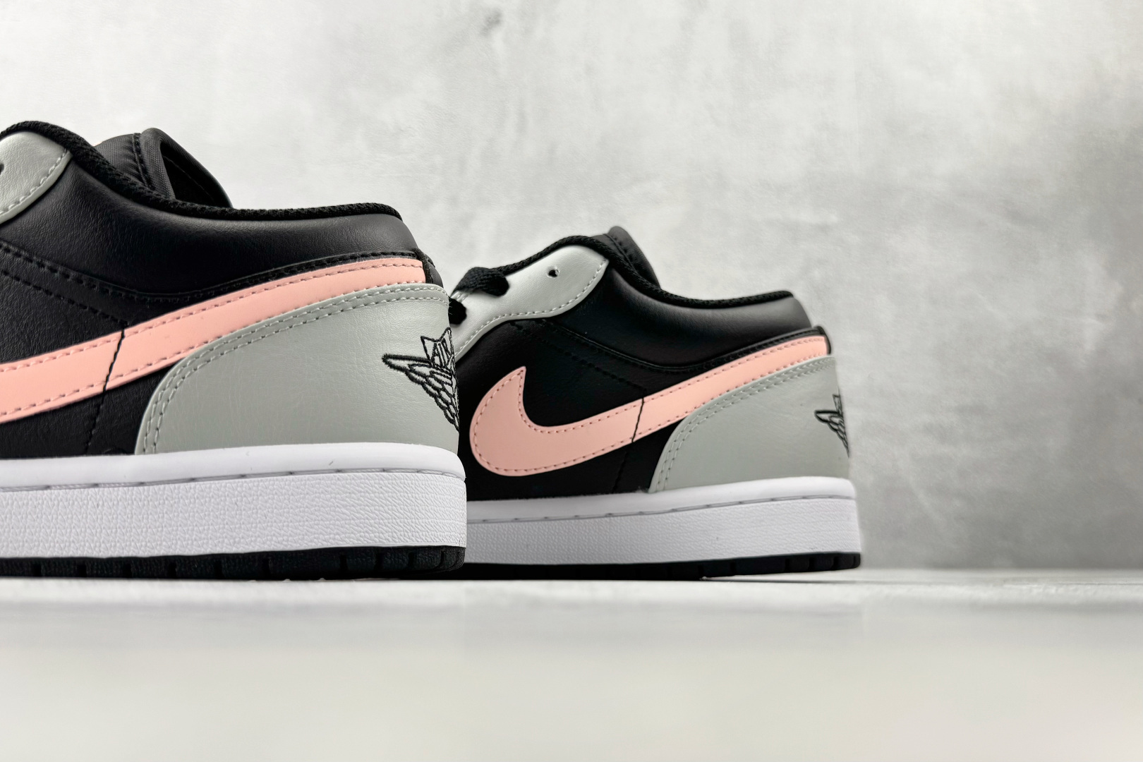平台爆款 Jordan Air Jordan 1 low 白黑粉 553558-062