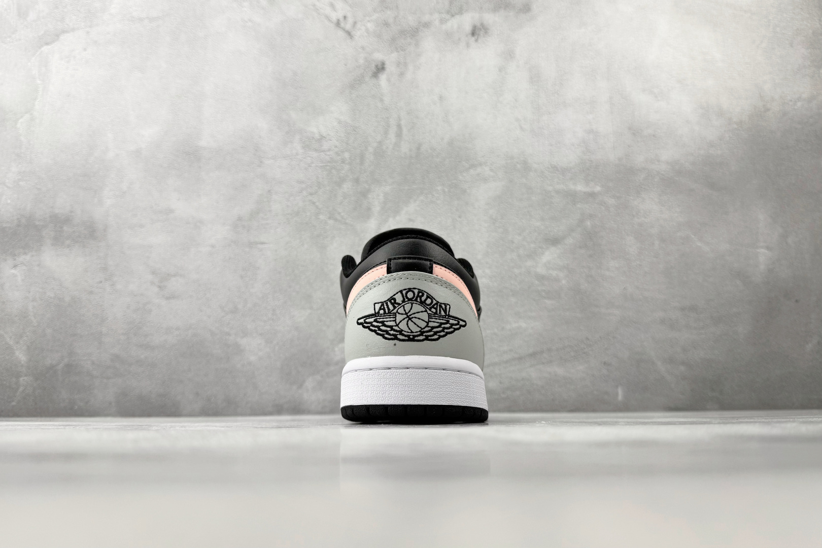 平台爆款 Jordan Air Jordan 1 low 白黑粉 553558-062