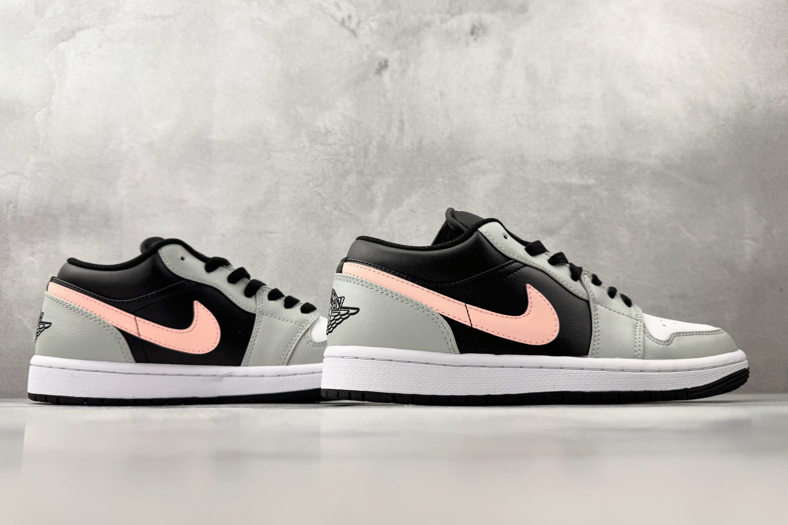 平台爆款 Jordan Air Jordan 1 low 白黑粉 553558-062