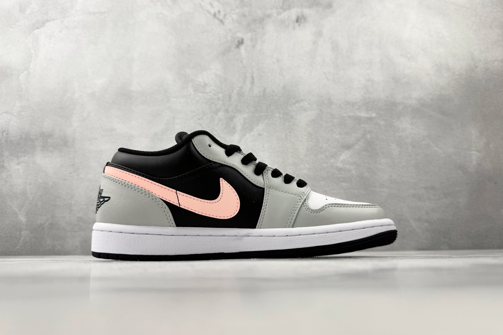 平台爆款 Jordan Air Jordan 1 low 白黑粉 553558-062