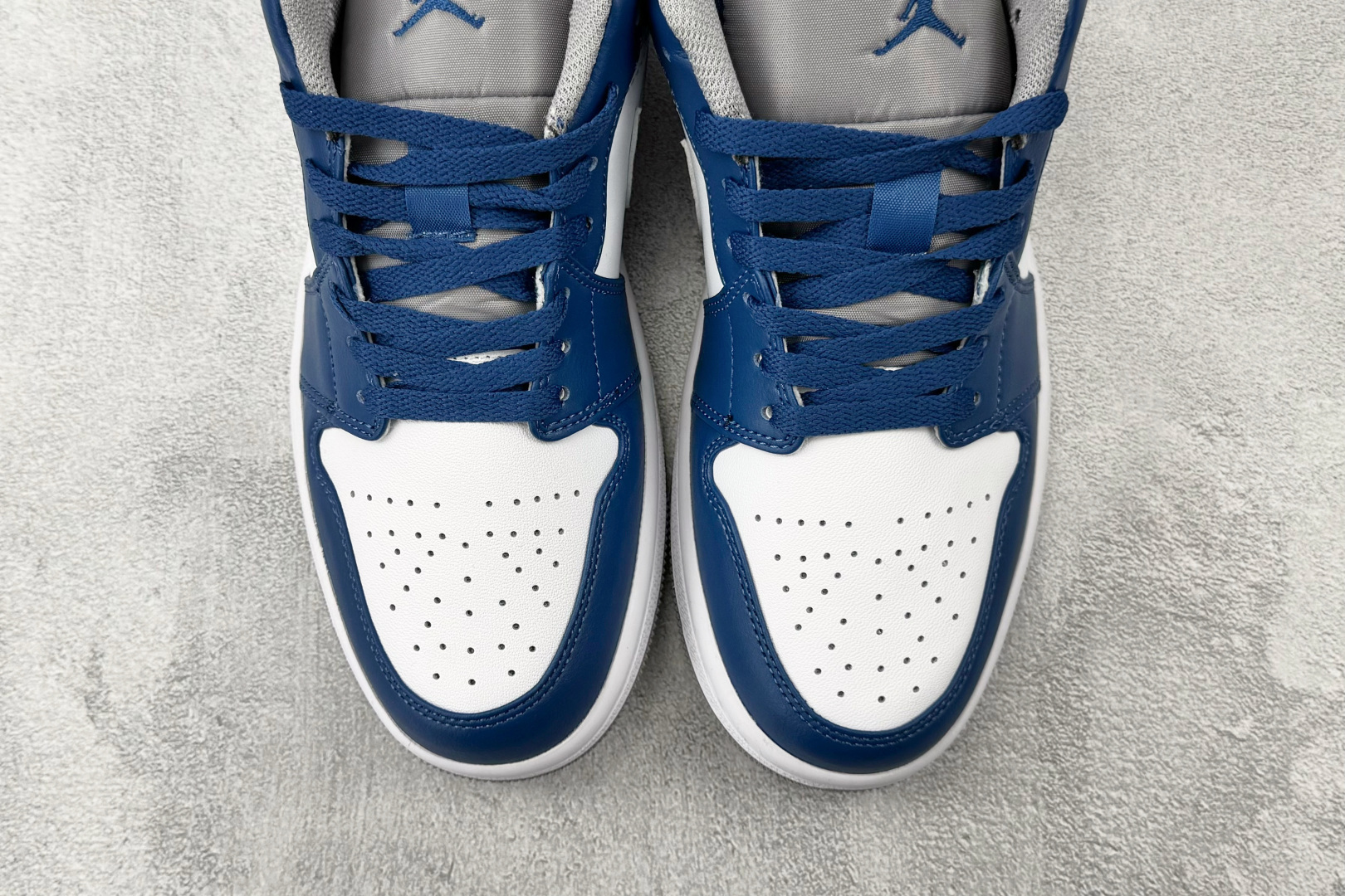 平台爆款 Jordan Air Jordan 1 Low True Blue 白蓝色 553558-412-Top High Quatity Cheap Sneakers Fashion Clothing Clothes Bags handbags Shoes of all Brand wholesale With The best Quality And Beautiful Price from China Factory Chinese suppliers wholesaler seller 平台爆款 Jordan Air Jordan 1 Low True Blue 白蓝色 553558-412
