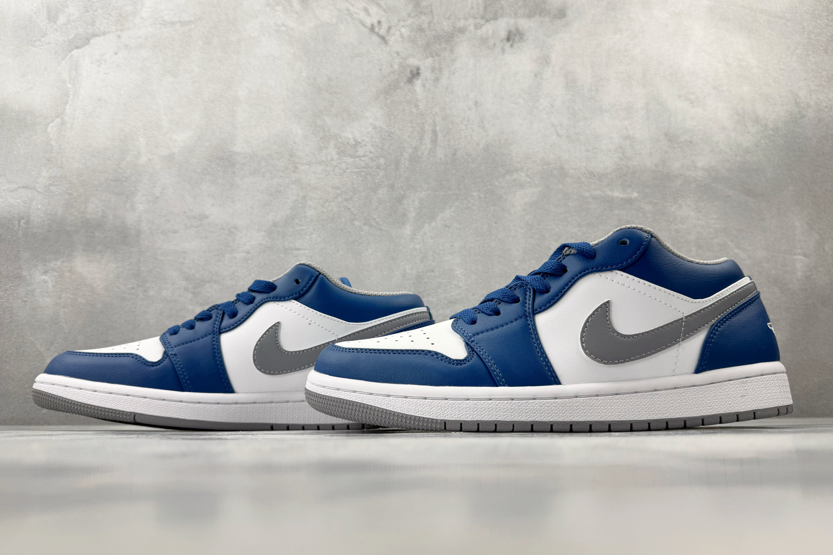 平台爆款 Jordan Air Jordan 1 Low True Blue 白蓝色 553558-412-Top High Quatity Cheap Sneakers Fashion Clothing Clothes Bags handbags Shoes of all Brand wholesale With The best Quality And Beautiful Price from China Factory Chinese suppliers wholesaler seller 平台爆款 Jordan Air Jordan 1 Low True Blue 白蓝色 553558-412